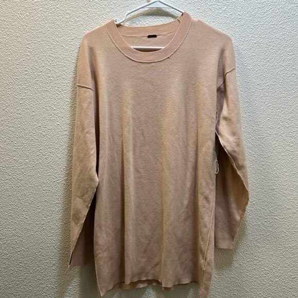 Free People Sweaters - Free people long sleeve no size tag PTP 21 no belt and metal marked